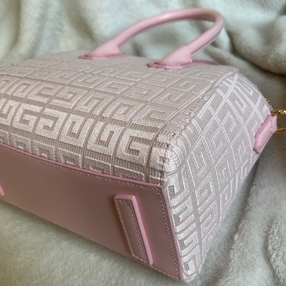 Mini Antigona Leather Satchel Givenchy in Tender Pink NWT - Picture 16 of 17